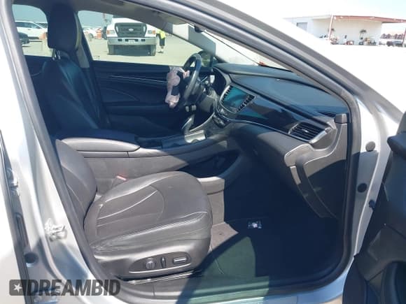 ✅ 2018 Buick LaCrosse Essence • VIN: 1G4ZP5SZ2JU122070 • Лот: 43347762. Опубликован ранее на IAAI с пробегом 72 889 миль. Бесплатный доступ к архиву аукционных продаж из США и подробный отчёт об истории автомобиля на DreamBid. Изображение 5.