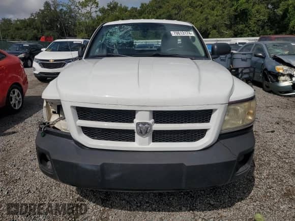 2008 Dodge Dakota SXT z VIN 1D3HE32N08S590285, wystawiony jako Copart lot #70613174 z przebiegiem 60 338 mil mil oraz Szkoda całkowita • Salvage title. Historia ofert i sprzedaży dostępna na DreamBid. Obrazek 5.