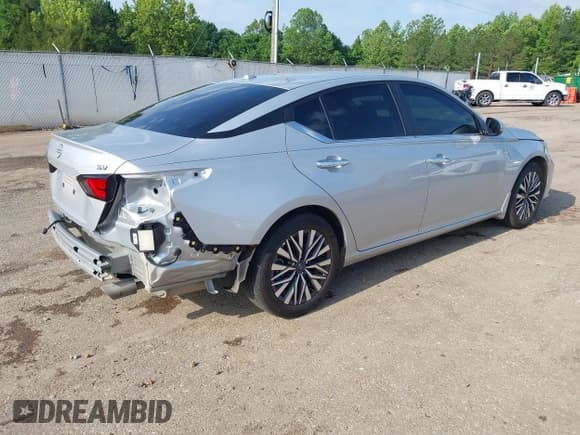 ✅ 2024 Nissan Altima SV • VIN: 1N4BL4DV5RN410084 • Lot: 42212043. Listed on IAAI with 26,119 mi. Free auction sales archive from the USA and detailed vehicle history report at DreamBid. Image 4.