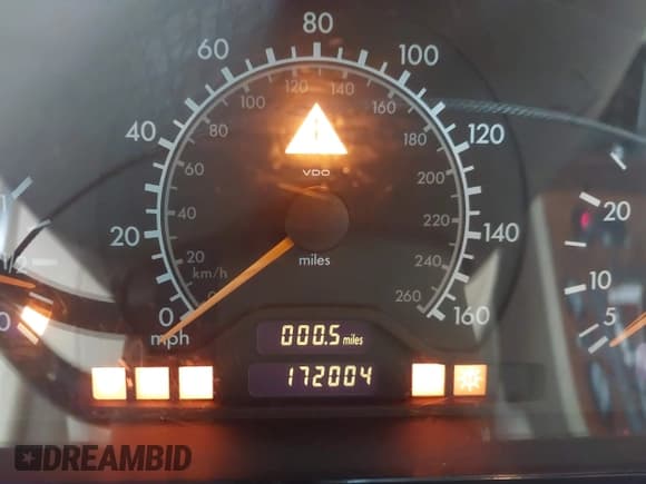 ✅ 1999 Mercedes-Benz C 230/260/280/320 • VIN: WDBHA29G6XA755085 • Lot: 43183129. Listed on IAAI with 176,016 mi. Free auction sales archive from the USA and detailed vehicle history report at DreamBid. Image 7.