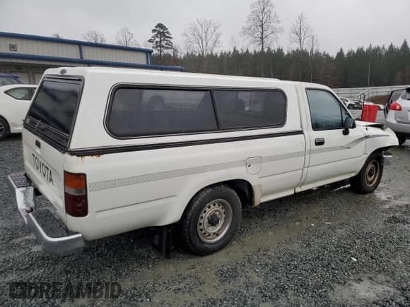 ✅ 1991 Toyota Pickup DLX • VIN: JT4RN82P5M5035742 • Lot: 84408204. Listed on Copart with 159,030 mi. Free auction sales archive from the USA and detailed vehicle history report at DreamBid. Image 3.