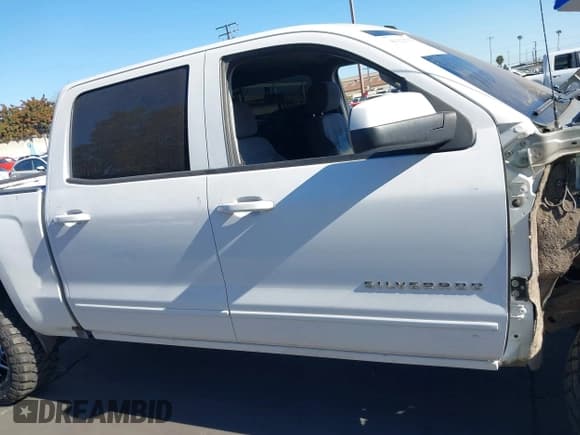 ✅ 2015 Chevrolet Silverado 1500 LT • VIN: 3GCUKREC0FG293390 • Лот: 41321751. Опубликован ранее на IAAI с пробегом Не указан. Бесплатный доступ к архиву аукционных продаж из США и подробный отчёт об истории автомобиля на DreamBid. Изображение 14.