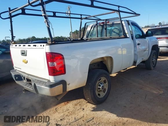 ✅ 2013 Chevrolet Silverado 2500HD Work Truck • VIN: 1GC0CVCG8DF200821 • Lot: 41566276. Wystawiony na IAAI z przebiegiem 325 319 mil. Bezpłatny archiwum sprzedaży aukcyjnych z USA i szczegółowy raport historii pojazdu na DreamBid. Zdjęcie 4.