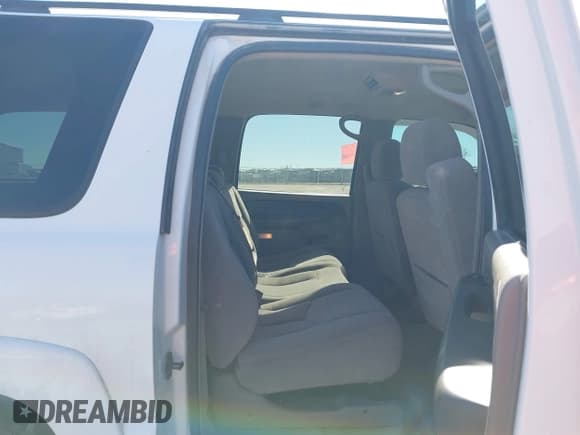 ✅ 2003 Chevrolet Suburban LT • VIN: 3GNGK26G73G226245 • Лот: 41672419. Опубликован ранее на IAAI с пробегом 179 253 миль. Бесплатный доступ к архиву аукционных продаж из США и подробный отчёт об истории автомобиля на DreamBid. Изображение 8.