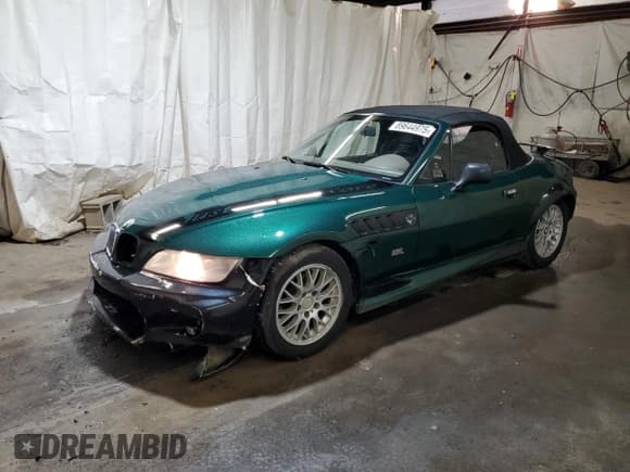 ✅ 1998 BMW 3 Series Z3 1.9 • VIN: 4USCH7323WLE06063 • Lot: 89644975. Wystawiony na Copart z przebiegiem 128 480 mil. Bezpłatny archiwum sprzedaży aukcyjnych z USA i szczegółowy raport historii pojazdu na DreamBid. Zdjęcie 1.
