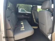 ✅ 2021 Chevrolet Silverado 2500HD LTZ • VIN: 1GC4YPEY7MF146609 • Lot: 68834495. Wystawiony na Copart z przebiegiem 91 999 mil. Bezpłatny archiwum sprzedaży aukcyjnych z USA i szczegółowy raport historii pojazdu na DreamBid. Zdjęcie 10.