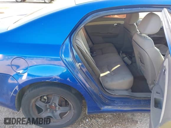 2011 Chevrolet Malibu 1LS с VIN 1G1ZB5E17BF229302, выставлен на аукционе IAAI как лот 43540468 с пробегом 153 261 миль миль и . История ставок и продаж доступна на DreamBid. Изображение 8.