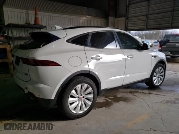 ✅ 2018 Jaguar E-Pace SE • VIN: SADFP2FX3J1Z17875 • Лот: 38032734. Опубликован ранее на Copart с пробегом 84 732 миль. Бесплатный доступ к архиву аукционных продаж из США и подробный отчёт об истории автомобиля на DreamBid. Изображение 3.