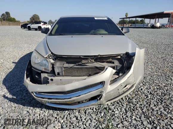 ✅ 2011 Chevrolet Malibu 1LS • VIN: 1G1ZB5E1XBF267185 • Lot: 82635645. Listed on Copart with 182,144 mi. Free auction sales archive from the USA and detailed vehicle history report at DreamBid. Image 5.