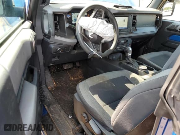 ✅ 2022 Ford Bronco • VIN: 1FMDE5CH5NLB02445 • Lot: 71950154. Wystawiony na Copart z przebiegiem 38 948 mil. Bezpłatny archiwum sprzedaży aukcyjnych z USA i szczegółowy raport historii pojazdu na DreamBid. Zdjęcie 8.