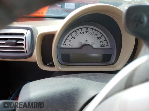 ✅ 2009 Smart fortwo Passion • VIN: WMEEK31X59K276710 • Lot: 69527304. Wystawiony na Copart z przebiegiem Nie podano. Bezpłatny archiwum sprzedaży aukcyjnych z USA i szczegółowy raport historii pojazdu na DreamBid. Zdjęcie 9.