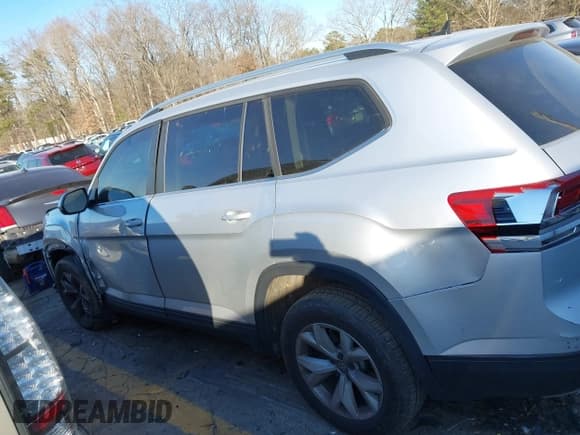 ✅ 2018 Volkswagen Atlas SE • VIN: 1V2CP2CA6JC595850 • Lot: 41344485. Listed on IAAI with 86,469 mi. Free auction sales archive from the USA and detailed vehicle history report at DreamBid. Image 13.