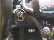 2015 Chevrolet Sonic RS z VIN 1G1JG5SB4F4164728, wystawiony jako IAAI lot #41325909 z przebiegiem 137 169 mil mil oraz . Historia ofert i sprzedaży dostępna na DreamBid. Obrazek 11.