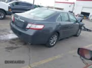 ✅ 2010 Toyota Camry • VIN: 4T1BB3EK0AU120398 • Lot: 41493948. Wystawiony na IAAI z przebiegiem Nie podano. Bezpłatny archiwum sprzedaży aukcyjnych z USA i szczegółowy raport historii pojazdu na DreamBid. Zdjęcie 4.