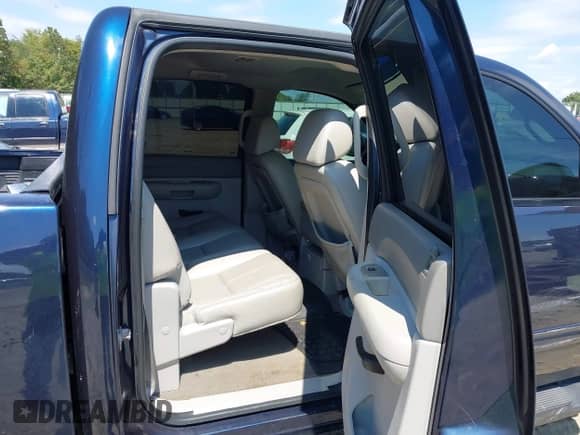 2008 GMC Sierra 1500 SLE1 with VIN 2GTEC13J981219305, listed as a IAAI auction lot 43130648 with 206,434 mi miles and . Bid and sale history available at DreamBid. Image 8.