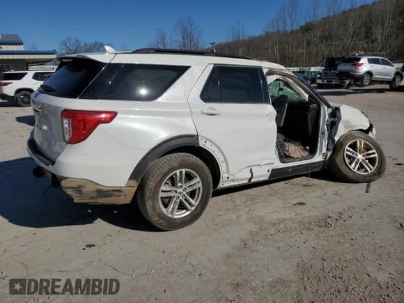 ✅ 2024 Ford Explorer XLT • VIN: 1FMSK8DH0RGA44890 • Lot: 46309225. Wystawiony na Copart z przebiegiem 9 921 mil. Bezpłatny archiwum sprzedaży aukcyjnych z USA i szczegółowy raport historii pojazdu na DreamBid. Zdjęcie 3.