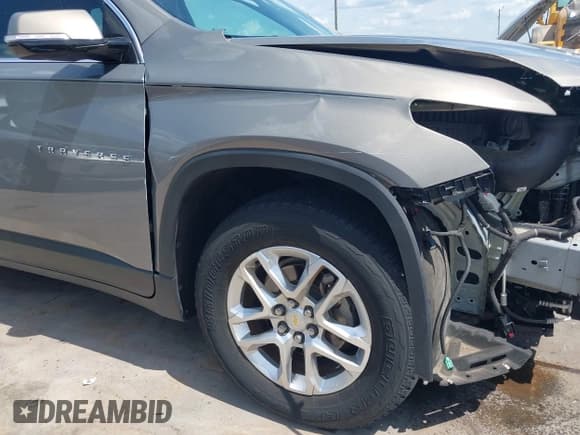 ✅ 2018 Chevrolet Traverse LT Cloth • VIN: 1GNERGKWXJJ266604 • Lot: 42862735. Wystawiony na IAAI z przebiegiem 21 815 mil. Bezpłatny archiwum sprzedaży aukcyjnych z USA i szczegółowy raport historii pojazdu na DreamBid. Zdjęcie 18.