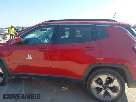 ✅ 2017 Jeep Compass Latitude • VIN: 3C4NJCBB6HT669360 • Lot: 43394313. Wystawiony na IAAI z przebiegiem 60 393 mil. Bezpłatny archiwum sprzedaży aukcyjnych z USA i szczegółowy raport historii pojazdu na DreamBid. Zdjęcie 14.