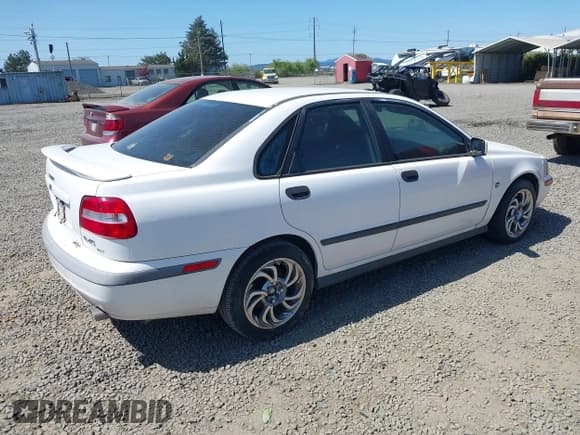 ✅ 2001 Volvo S40 • VIN: YV1VS29581F651573 • Lot: 42067318. Wystawiony na IAAI z przebiegiem Nie podano. Bezpłatny archiwum sprzedaży aukcyjnych z USA i szczegółowy raport historii pojazdu na DreamBid. Zdjęcie 4.