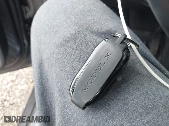 ✅ 2020 Tesla Model X Long Range • VIN: 5YJXCAE22LF270388 • Lot: 43600796. Wystawiony na IAAI z przebiegiem 52 353 mil. Bezpłatny archiwum sprzedaży aukcyjnych z USA i szczegółowy raport historii pojazdu na DreamBid. Zdjęcie 11.