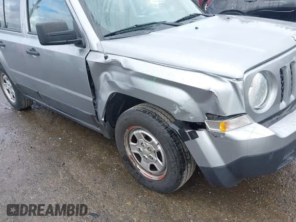 ✅ 2017 Jeep Patriot Sport • VIN: 1C4NJPBA6HD207420 • Lot: 42279430. Listed on IAAI with 142,129 mi. Free auction sales archive from the USA and detailed vehicle history report at DreamBid. Image 6.