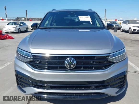 ✅ 2024 Volkswagen Tiguan SE R-Line Black • VIN: 3VVCB7AX3RM226105 • Lot: 43125696. Listed on IAAI with 4,118 mi. Free auction sales archive from the USA and detailed vehicle history report at DreamBid. Image 13.