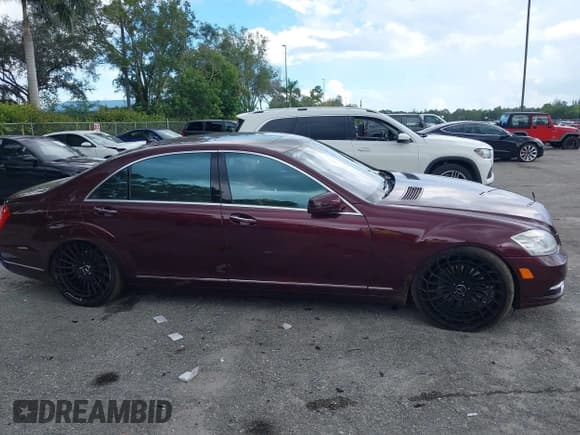 ✅ 2011 Mercedes-Benz S 550 • VIN: WDDNG8GBXBA377669 • Lot: 43324448. Wystawiony na IAAI z przebiegiem 109 925 mil. Bezpłatny archiwum sprzedaży aukcyjnych z USA i szczegółowy raport historii pojazdu na DreamBid. Zdjęcie 13.