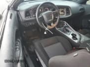 ✅ 2020 Dodge Challenger SXT • VIN: 2C3CDZAG0LH151233 • Lot: 81384355. Wystawiony na Copart z przebiegiem 84 763 mil. Bezpłatny archiwum sprzedaży aukcyjnych z USA i szczegółowy raport historii pojazdu na DreamBid. Zdjęcie 8.