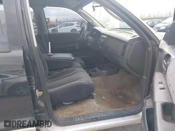 ✅ 2004 Dodge Dakota SLT • VIN: 1D7HG48N14S503851 • Lot: 41883437. Wystawiony na IAAI z przebiegiem 225 505 mil. Bezpłatny archiwum sprzedaży aukcyjnych z USA i szczegółowy raport historii pojazdu na DreamBid. Zdjęcie 5.