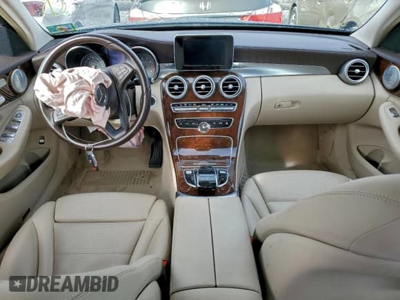 ✅ 2015 Mercedes-Benz C 300 Luxury • VIN: 55SWF4KBXFU040559 • Lot: 93189365. Wystawiony na Copart z przebiegiem 84 530 mil. Bezpłatny archiwum sprzedaży aukcyjnych z USA i szczegółowy raport historii pojazdu na DreamBid. Zdjęcie 8.