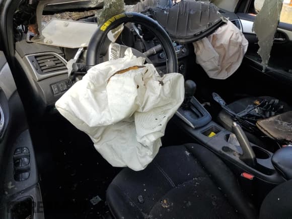 ✅ 2017 Nissan Sentra S • VIN: 3N1AB7AP5HY329171 • Lot: 82475525. Wystawiony na Copart z przebiegiem Nie podano. Bezpłatny archiwum sprzedaży aukcyjnych z USA i szczegółowy raport historii pojazdu na DreamBid. Zdjęcie 8.