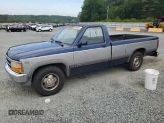 1991 Dodge Dakota S z VIN 1B7FL26Y5MS364290, wystawiony jako Copart lot #56398945 z przebiegiem 98 390 mil mil oraz Szkoda całkowita • Salvage title. Historia ofert i sprzedaży dostępna na DreamBid. Obrazek 1.