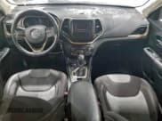 ✅ 2014 Jeep Cherokee Latitude • VIN: 1C4PJMCB3EW318442 • Lot: 95538825. Wystawiony na Copart z przebiegiem Nie podano. Bezpłatny archiwum sprzedaży aukcyjnych z USA i szczegółowy raport historii pojazdu na DreamBid. Zdjęcie 8.