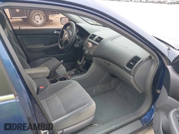 ✅ 2003 Honda Accord LX • VIN: 1HGCM66353A013204 • Lot: 41463511. Listed on IAAI with 265,647 mi. Free auction sales archive from the USA and detailed vehicle history report at DreamBid. Image 5.