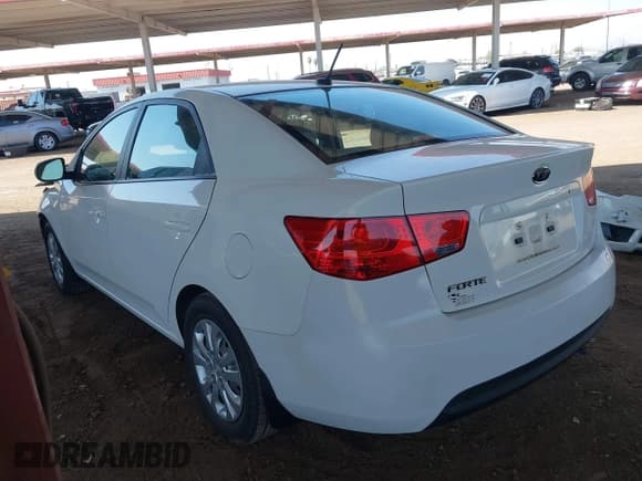 ✅ 2013 Kia Forte LX • VIN: KNAFT4A22D5735206 • Лот: 42954805. Опубликован ранее на IAAI с пробегом 139 558 миль. Бесплатный доступ к архиву аукционных продаж из США и подробный отчёт об истории автомобиля на DreamBid. Изображение 3.