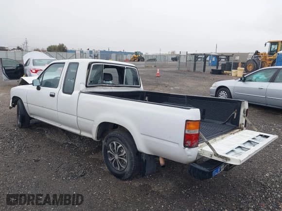 ✅ 1993 Toyota Pickup DLX • VIN: JT4RN93P9P5086184 • Lot: 41434389. Listed on IAAI with 207,014 mi. Free auction sales archive from the USA and detailed vehicle history report at DreamBid. Image 3.