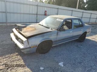 ✅ 1984 Chevrolet Cavalier • VIN: 1G1AD69P3EJ312352 • Лот: 81424985. Опубликован ранее на Copart с пробегом 517 098 миль. Бесплатный доступ к архиву аукционных продаж из США и подробный отчёт об истории автомобиля на DreamBid. Изображение 1.