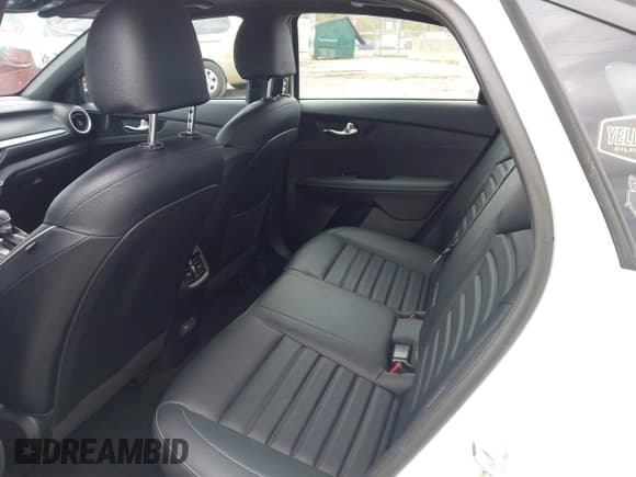 ✅ 2023 Kia Forte GT-Line • VIN: 3KPF54AD8PE584024 • Lot: 43509544. Wystawiony na IAAI z przebiegiem 52 583 mil. Bezpłatny archiwum sprzedaży aukcyjnych z USA i szczegółowy raport historii pojazdu na DreamBid. Zdjęcie 8.