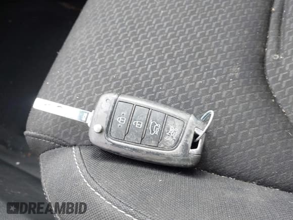 ✅ 2019 Hyundai Elantra • VIN: KMHH35LE9KU109353 • Lot: 42284791. Listed on IAAI with 107,510 mi. Free auction sales archive from the USA and detailed vehicle history report at DreamBid. Image 11.