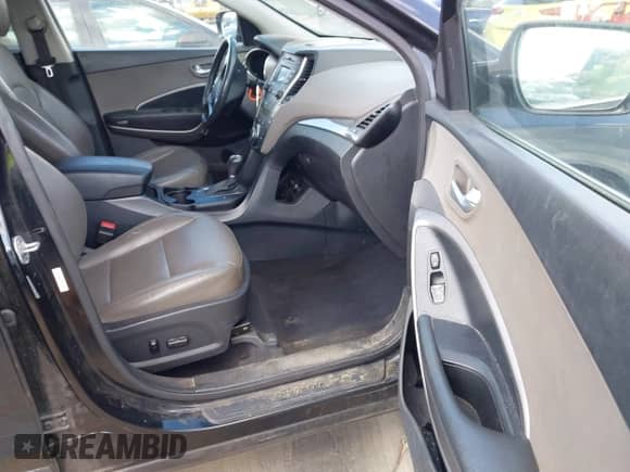 2016 Hyundai Santa Fe z VIN 5XYZUDLB8GG311292, wystawiony jako IAAI lot #43247809 z przebiegiem 169 191 mil mil oraz . Historia ofert i sprzedaży dostępna na DreamBid. Obrazek 5.