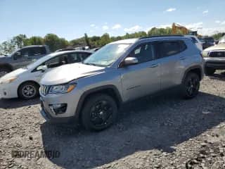2020 Jeep Compass Altitude с VIN 3C4NJDBB2LT129891, выставлен на аукционе Copart как лот 68699615 с пробегом 32 914 миль миль и Списание • Salvage title. История ставок и продаж доступна на DreamBid. Изображение 1.
