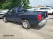 2005 Dodge Dakota SLT z VIN 1D7HE42K85S209675, wystawiony jako Copart lot #63391424 z przebiegiem 146 006 mil mil oraz Szkoda całkowita • Salvage title. Historia ofert i sprzedaży dostępna na DreamBid. Obrazek 2.