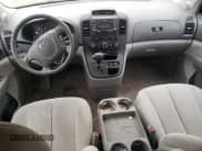 ✅ 2006 Kia Sedona LX • VIN: KNDMB233966067568 • Лот: 86114655. Опубликован ранее на Copart с пробегом 189 754 миль. Бесплатный доступ к архиву аукционных продаж из США и подробный отчёт об истории автомобиля на DreamBid. Изображение 8.