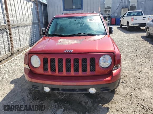 ✅ 2014 Jeep Patriot Sport • VIN: 1C4NJPBB4ED674064 • Lot: 84442095. Wystawiony na Copart z przebiegiem 113 568 mil. Bezpłatny archiwum sprzedaży aukcyjnych z USA i szczegółowy raport historii pojazdu na DreamBid. Zdjęcie 5.