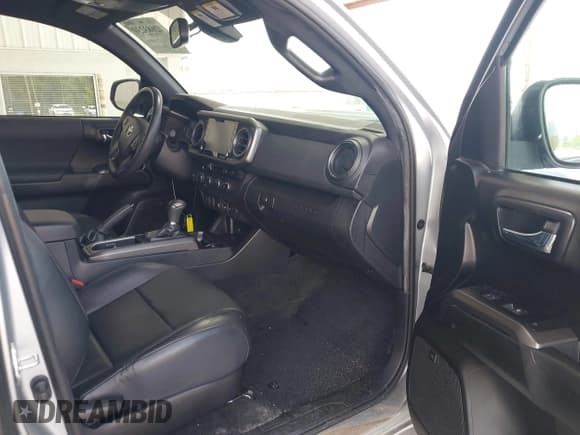 ✅ 2022 Toyota Tacoma SR • VIN: 3TMCZ5AN2NM461456 • Лот: 42683239. Опубликован ранее на IAAI с пробегом 77 896 миль. Бесплатный доступ к архиву аукционных продаж из США и подробный отчёт об истории автомобиля на DreamBid. Изображение 5.