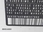 ✅ 2021 Volkswagen Tiguan SE • VIN: 3VV3B7AX5MM047864 • Lot: 43294547. Wystawiony na IAAI z przebiegiem 70 948 mil. Bezpłatny archiwum sprzedaży aukcyjnych z USA i szczegółowy raport historii pojazdu na DreamBid. Zdjęcie 9.