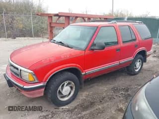 ✅ 1996 Chevrolet Blazer • VIN: 1GNDT13W0T2211682 • Lot: 40969476. Wystawiony na IAAI z przebiegiem 145 945 mil. Bezpłatny archiwum sprzedaży aukcyjnych z USA i szczegółowy raport historii pojazdu na DreamBid. Zdjęcie 2.