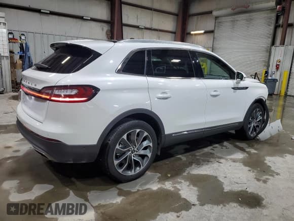 ✅ 2022 Lincoln Nautilus Reserve • VIN: 2LMPJ8KPXNBL15656 • Lot: 49482215. Listed on Copart with 12,180 mi. Free auction sales archive from the USA and detailed vehicle history report at DreamBid. Image 3.