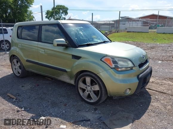 ✅ 2010 Kia Soul + • VIN: KNDJT2A23A7029122 • Lot: 42614330. Wystawiony na IAAI z przebiegiem 173 232 mil. Bezpłatny archiwum sprzedaży aukcyjnych z USA i szczegółowy raport historii pojazdu na DreamBid. Zdjęcie 1.