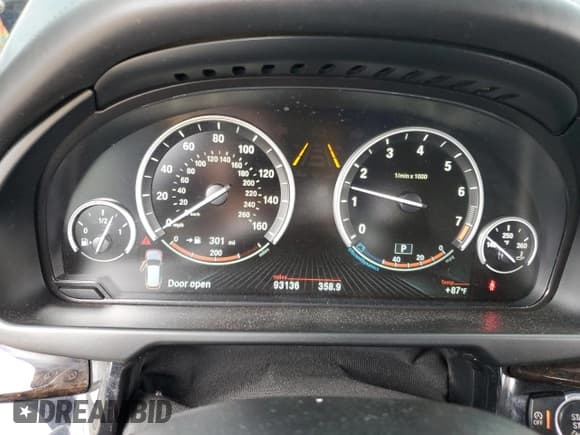 ✅ 2017 BMW X5 xDrive50i • VIN: 5UXKR6C53H0J84417 • Лот: 66201325. Опубликован ранее на Copart с пробегом 93 136 миль. Бесплатный доступ к архиву аукционных продаж из США и подробный отчёт об истории автомобиля на DreamBid. Изображение 9.